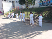 Trening ispred škole